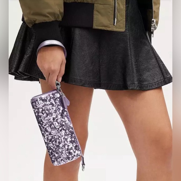 ๐2X HOST PICK๐COACH ๐ Nolita Barrel Bag Silver/Lilac.Beautiful bag perfect size! - Picture 7 of 7